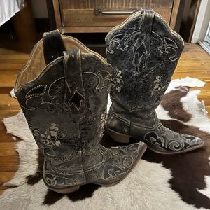 Black floral Corral Pointed-toed Boots